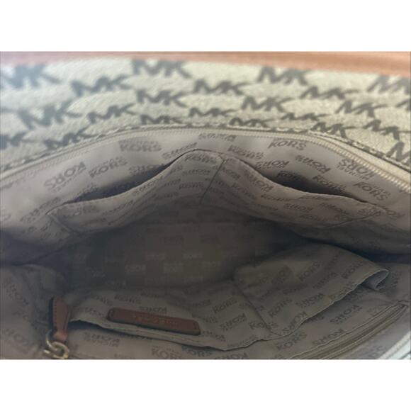 Michael Kors Brown Signature Tote Gold Texture. Excellent Condition!!129 - Picture 8 of 12